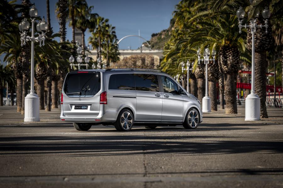 Mercedes-Benz Concept EQV (W447) 2019 года  (фото 17 из 31)